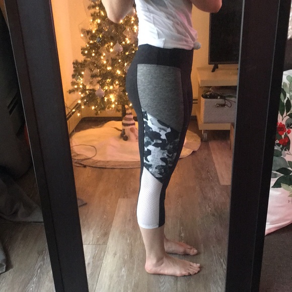 Capri Mesh Leggings - Picture 6 of 6